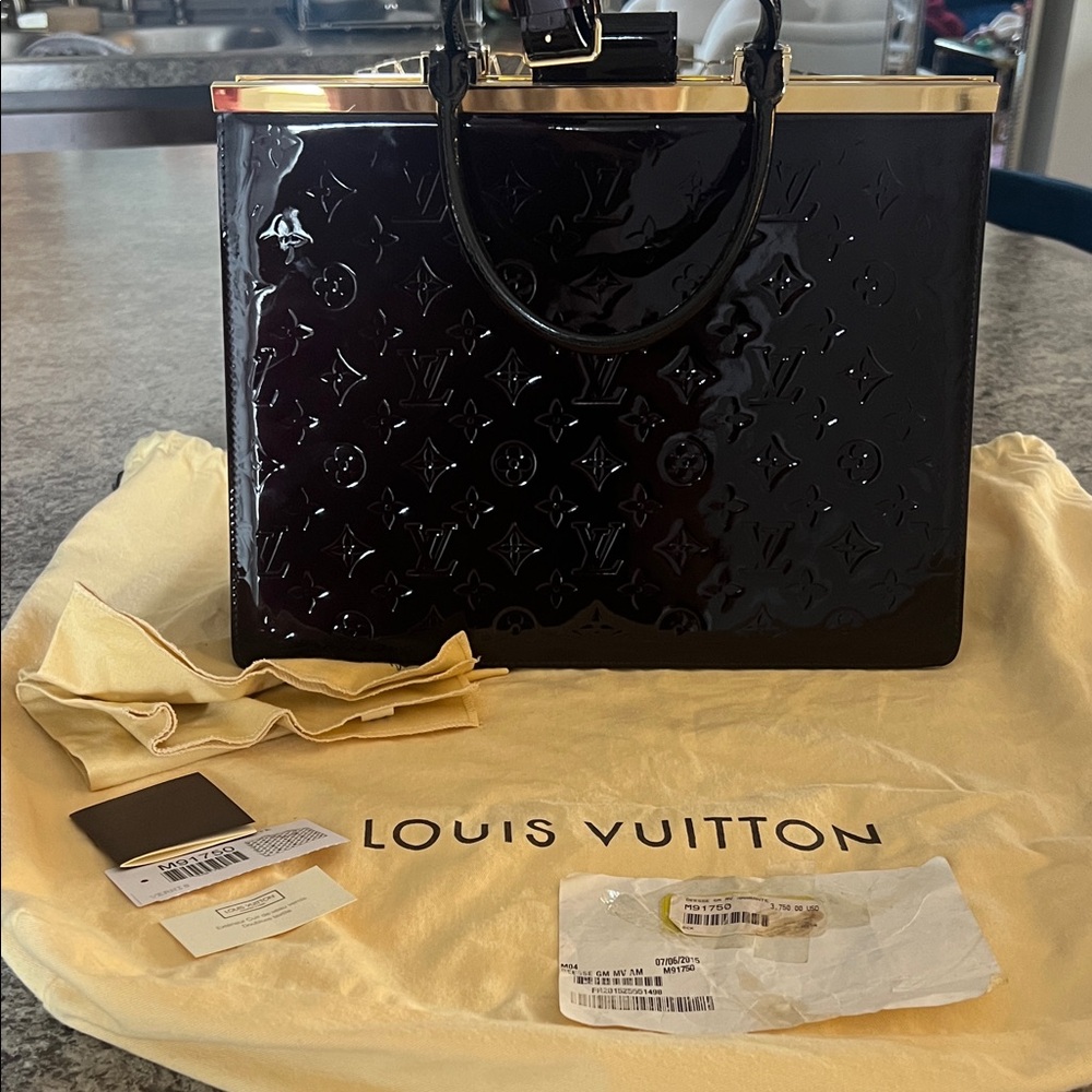 Louis Vuitton Glossy Shoulder Bag - Picture 1 of 3